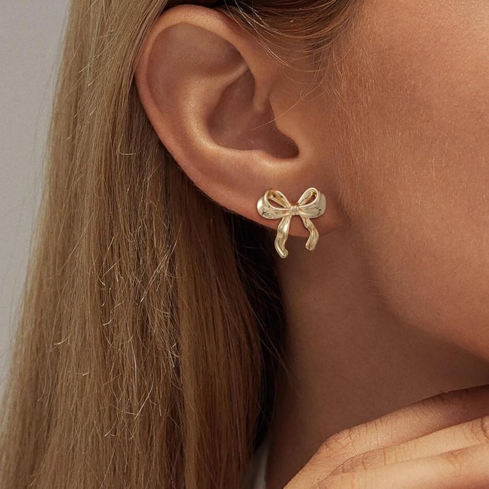 Gold stud bow earrings 🎀 - Picture 4 of 6
